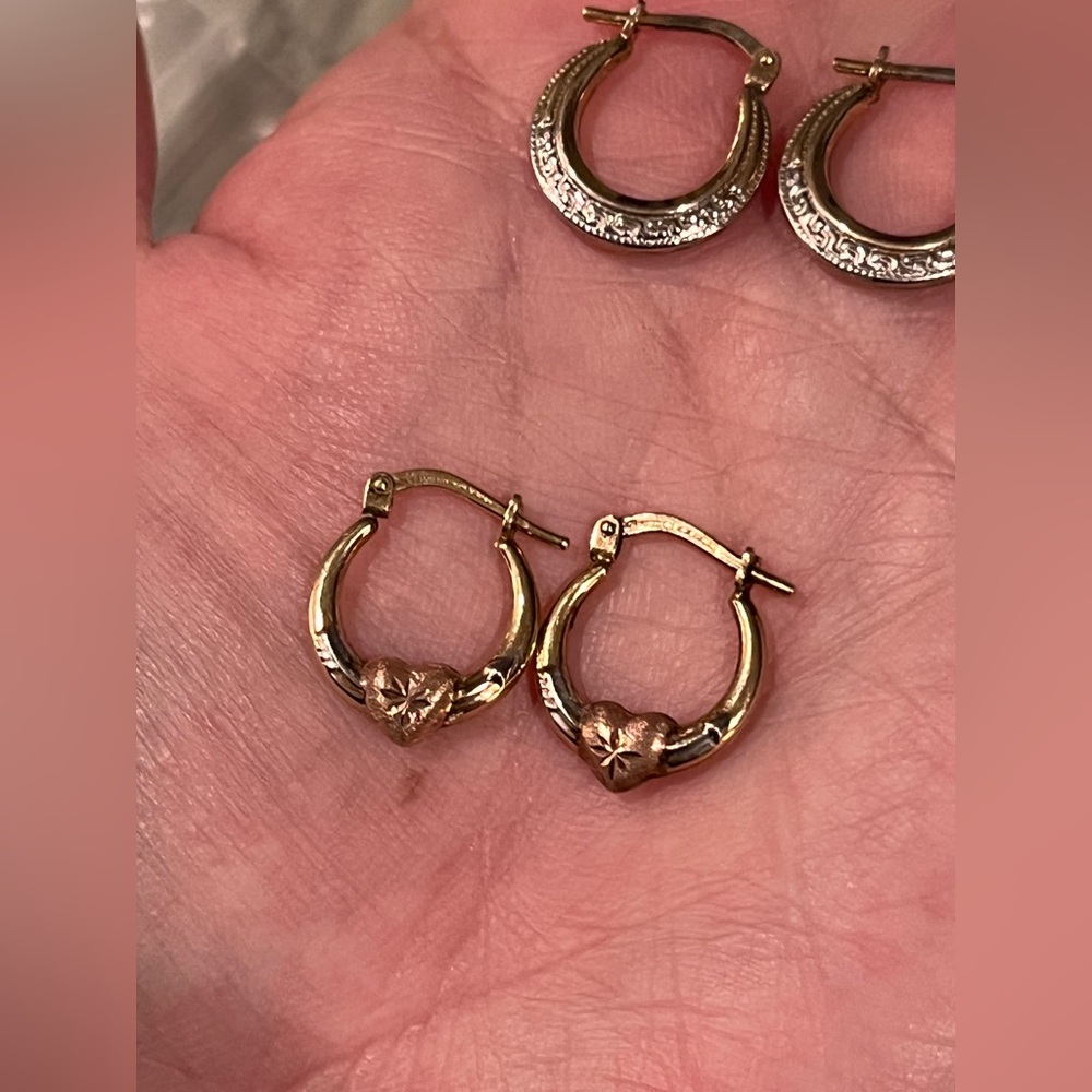2 pairs of vintage gold sterling hoops. Lightweight and adorable - Picture 5 of 7